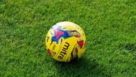 覃海洋在春季游泳锦标赛中勇夺男子100米蛙泳金牌