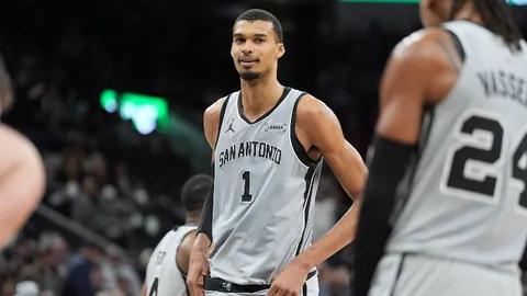 曼联考虑赛季后报价托纳利，B费力挺引援