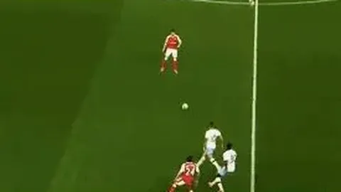 “追思林子金，赛事第10分钟观众齐举闪光灯缅怀”